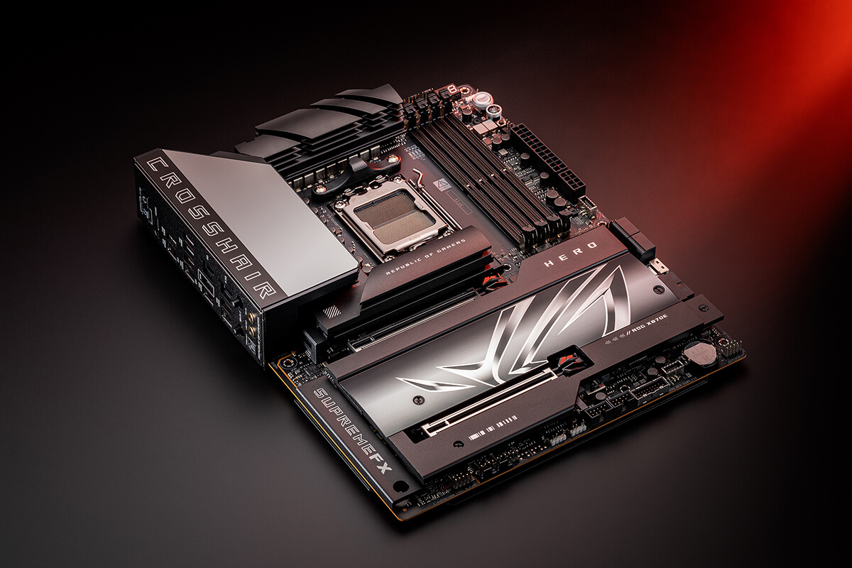 Vue du dessus de la ROG Crosshair X870 Hero avec DDR5