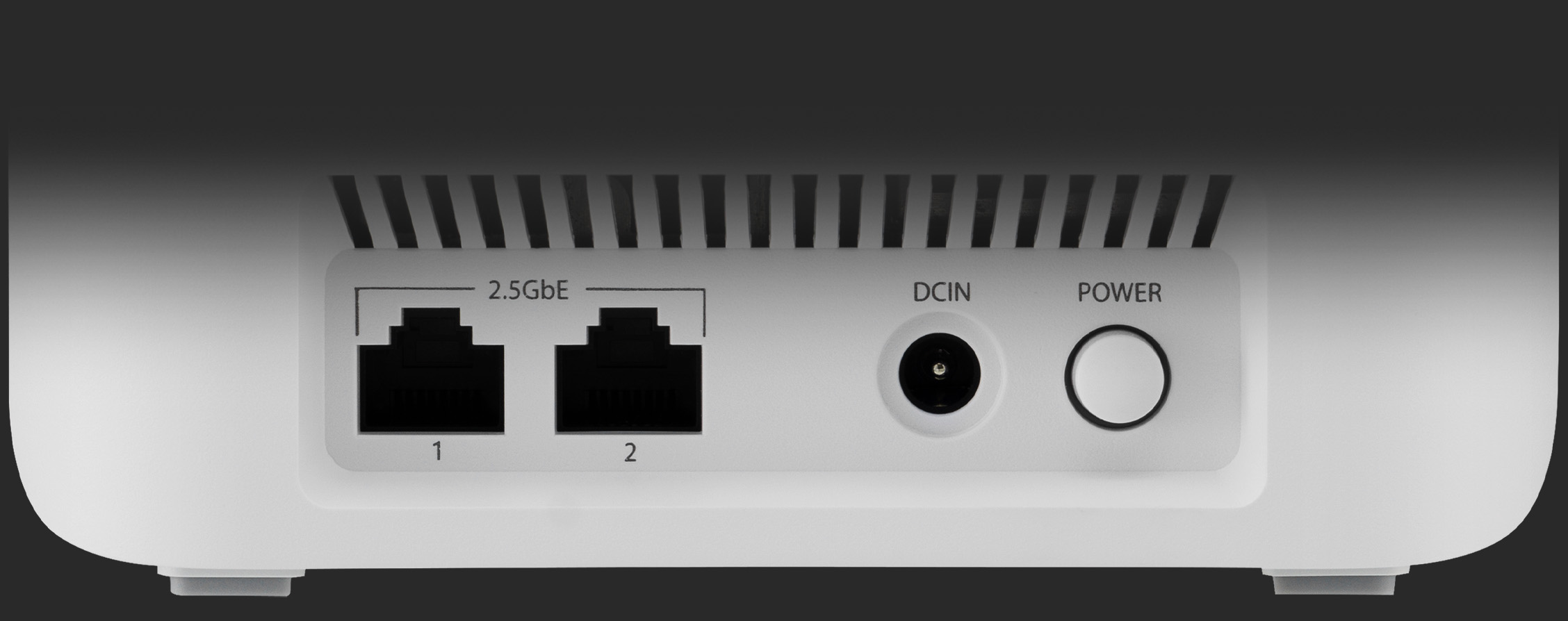 ZenWiFi BD4 Rückseite mit I/O-Anschlüssen.