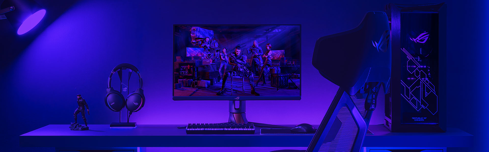 Configuration gaming ROG avec PC, moniteur, ensemble clavier et souris, et casque.