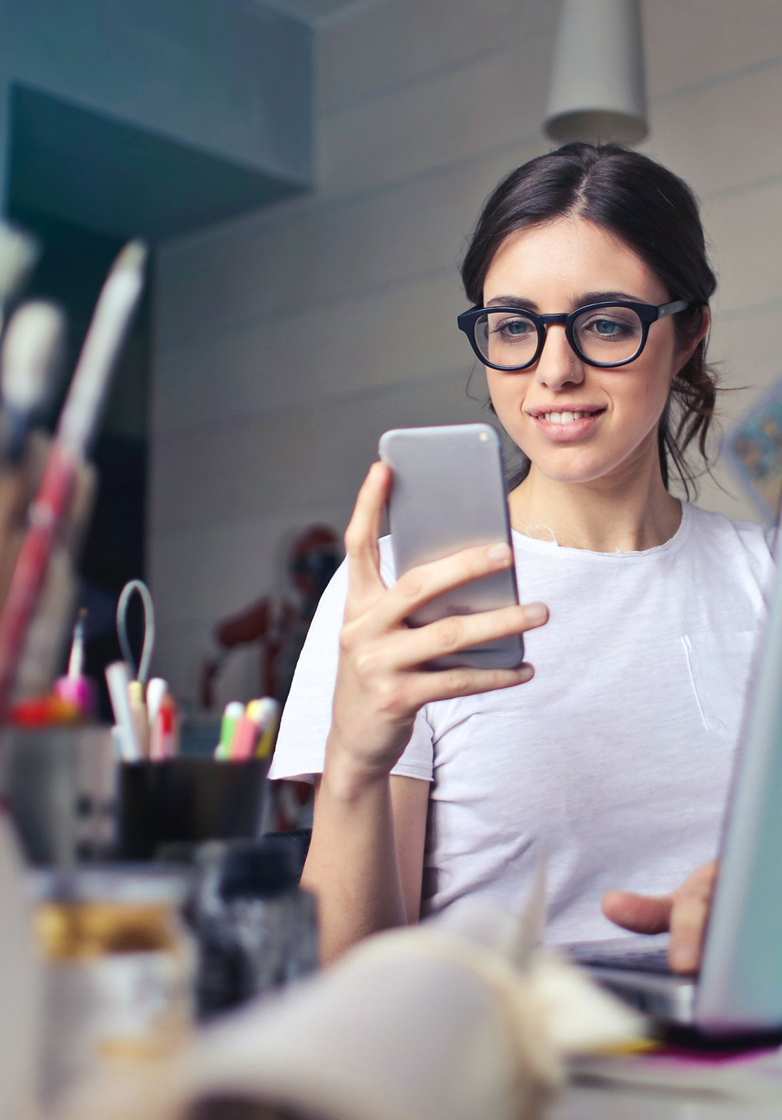 A woman uses her smartphone to browse information on ASUS rouer App